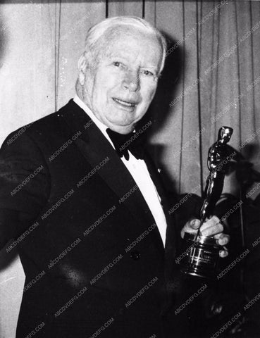 Charles Chaplin with Oscar 1551-32