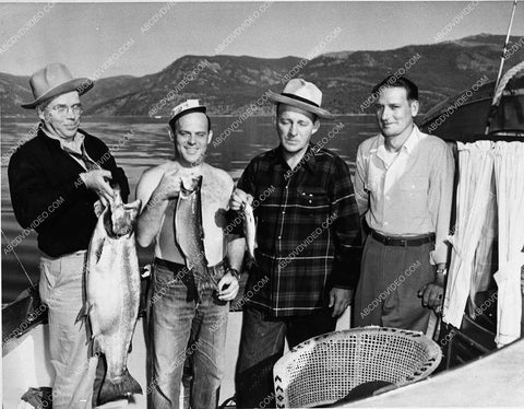 candid Bing Crosby Harry Barris fishing with friends comes up a little short 1565-04