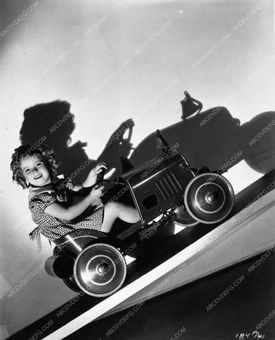 Shirley Temple in her old school pedal toy car 1573-10
