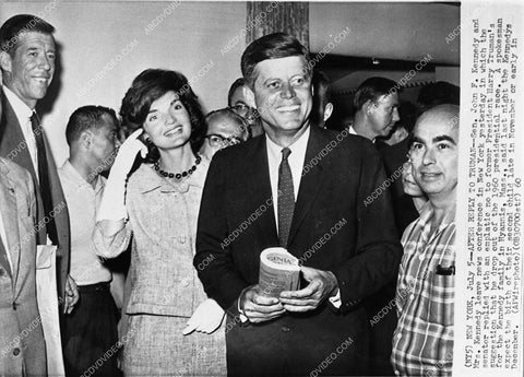 news photo senator John F Kennedy and wife Jackie in New York for conferrence 1601-33