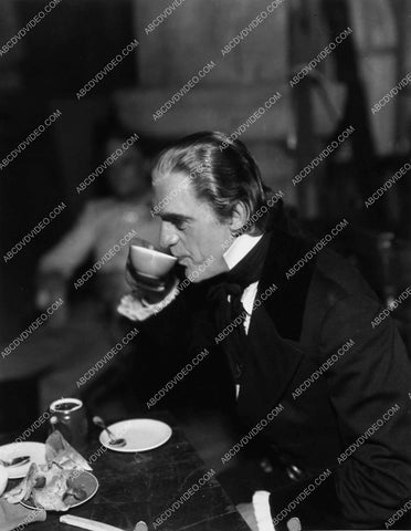 Boris Karloff has some lunch on set film The Black Room 1624-07