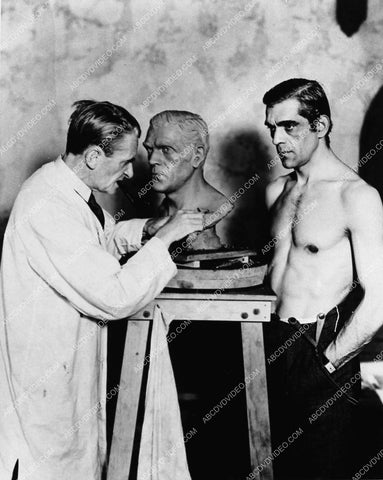 sculptor makes bust of Boris Karloff 1624-15