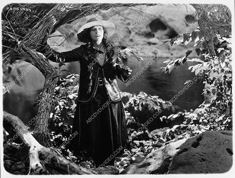 Marion Davies and her dogs 1660-03