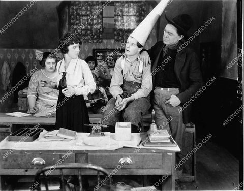 candid Marion Davies does some exercises with the ball outdoors 1660-09