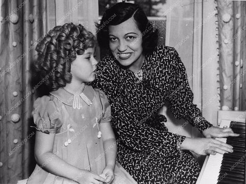 candid Shirley Temple Rosa Ponselle at the piano behind the scenes 1684-30