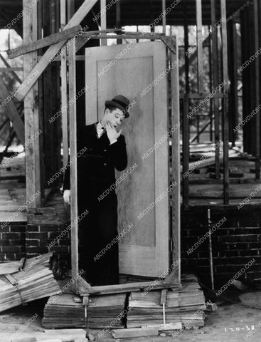 Harry Langdon silent film Heart Trouble 1705-19