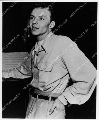casual Frank Sinatra 1731-24