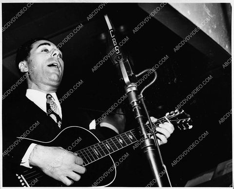 candid Frank Sinatra in the studio 1732-12