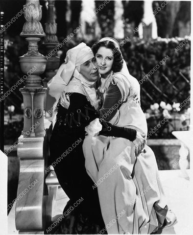 great candid Rudolph Valentino director Clarence Brown silent film The Eagle 1732-31