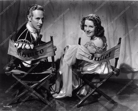 candid Leslie Howard Norma Shearer behind scenes Romeo & Juliet 1733-04