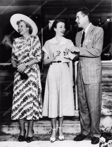 candid Errol Flynn public appearance 1749-14