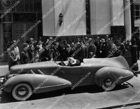 Cary Grant Constance Bennett arrive in futuristic concept car film Topper 1751-28