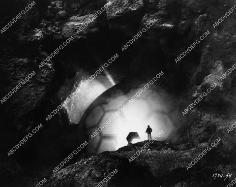 spaceship in the cave sci-fi film It Came from Outer Space 1807-04