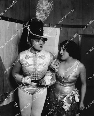 1929 unknown burlesque dancers in dressing room 1827-03
