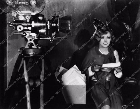 candid Marion Davies behind the scenes with Metro camera 1860-25
