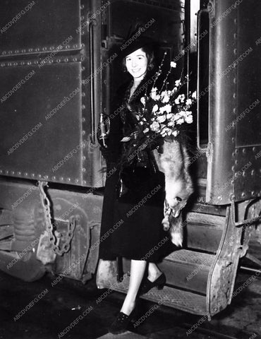 candid Alicia Rhett at the train station 1862-35