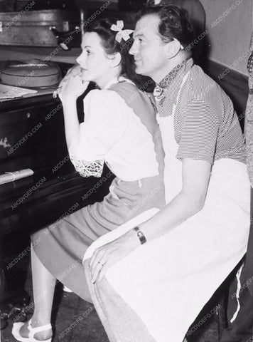 candid Hedy Lamarr behind the scenes 1902-01