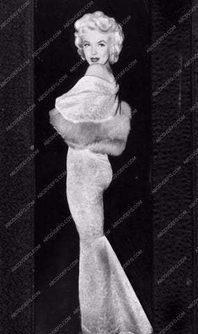 Marilyn Monroe profile fashion portrait 1902-09