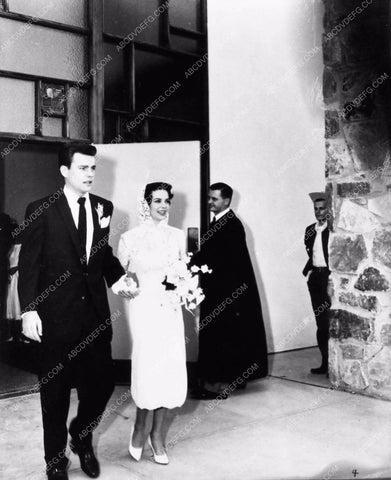 candid Robert Wagner Natalie Wood leaving the church after wedding 1902-21