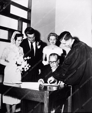 candid Robert Wagner Natalie Wood in church before marriage 1902-24