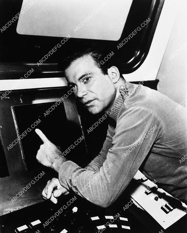 William Shatner looking at the computers original TV Star Trek 1905-03