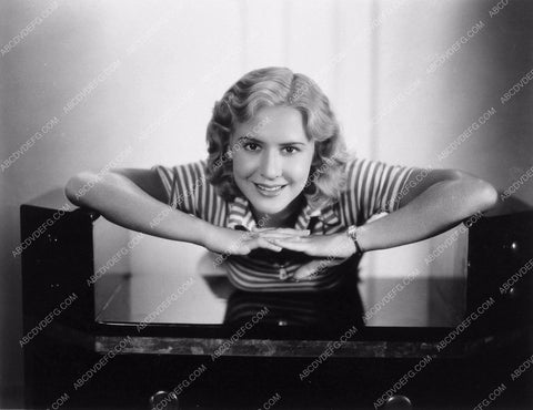 beautiful Mae Clarke portrait 1945-28