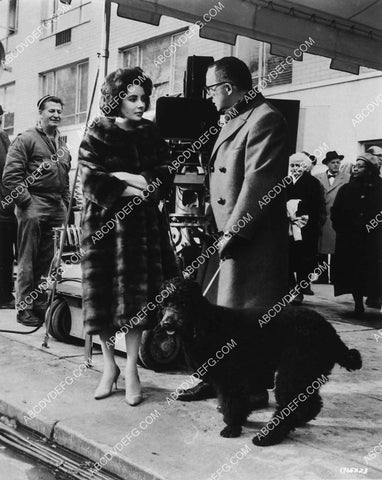 director Daniel Mann & Elizabeth Taylor and the dog on set film Butterfield 8 1974-06