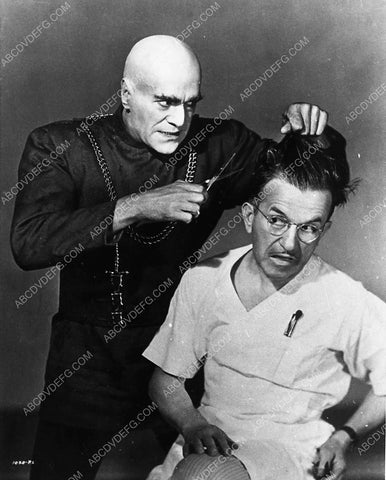 Boris Karloff giving Jack Pierce a haircut film Tower of London 1987-18