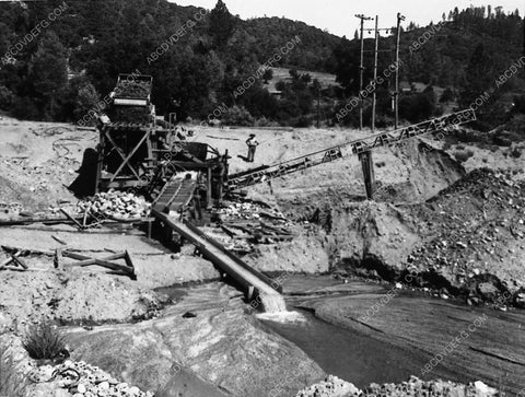 news photo cool old machine equipment for gold mining 2001-27