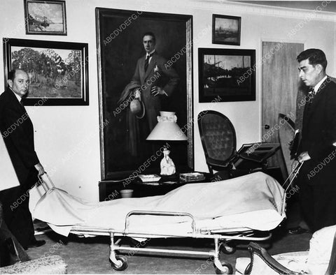 news photo coroner at Bela Lugosi's house 2041-32