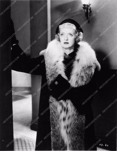 Bette Davis glamourous in fur 2088-19