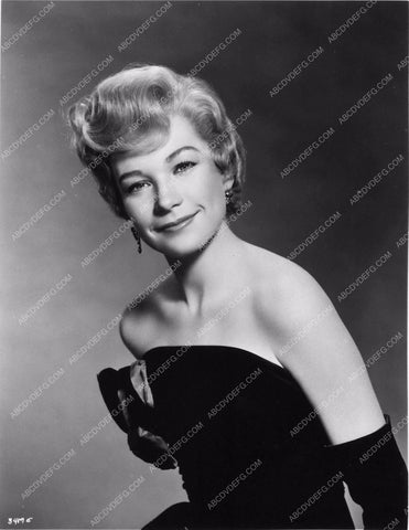 Shirley MacLaine portrait 2108-28