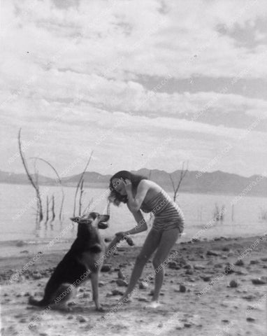 Alice Faye in bathingsuit with dog 2115-28