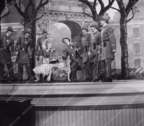 Alice Faye and cops Hello Frisco Hello 2124-19