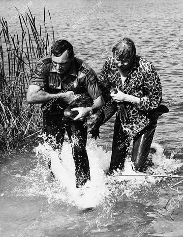 Dennis Weaver Albert Salmi retrieve an alligator from the water TV Gentle Ben 2132-11