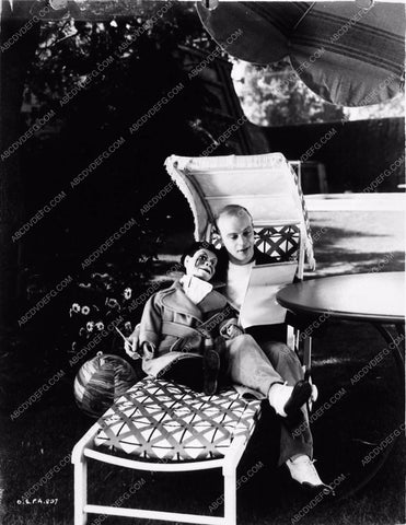 Charlie McCarthy Edgar Bergen relaxing at home 2137-10