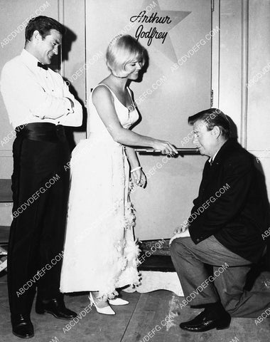 candid Rod Taylor Doris Day visit w Arthur Godfrey 2159-36