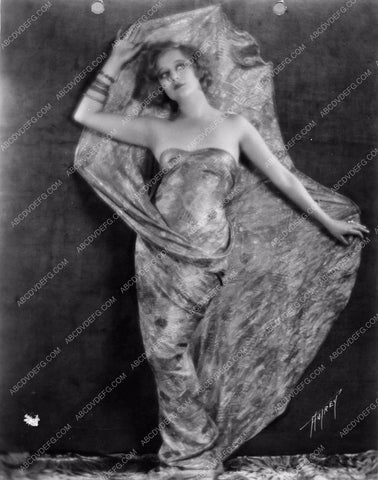 beautiful Greta Nissen full length fashion portrait 2176-05