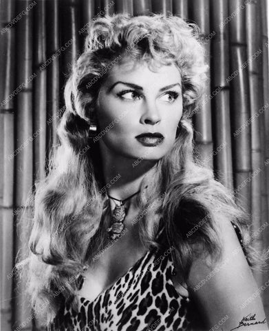 sexy Irish McCalla TV show Sheena Queen of the Jungle 2191-32