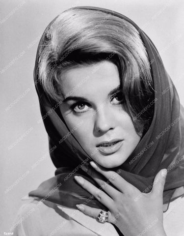 Ann-Margret portrait 2310-10