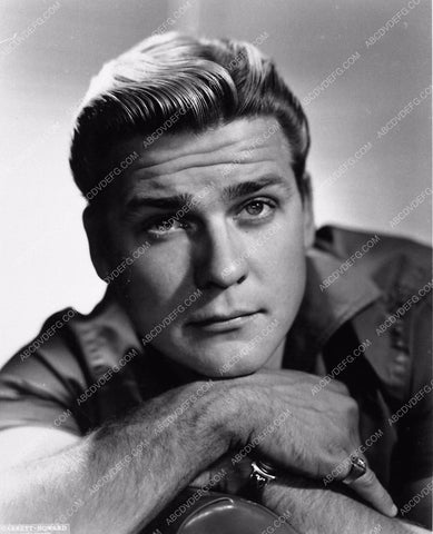 handsome Bill Cord portrait 2323b-08