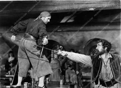 swashbuckler Tyrone Power feinting in The Black Swan 2328-20