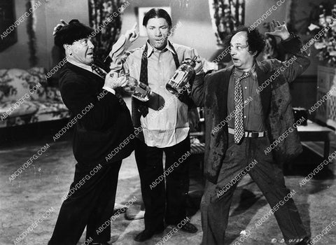 3 Stooges Moe Larry Shemp have a seltzer water bottle fight 2334-04