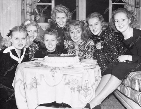 candid Hollywood Betty Grable & friends birthday cake celebration 2340-30