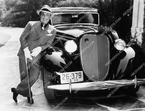 Leo Carrillo next to his new 1935 Lincoln automobile 2343-10
