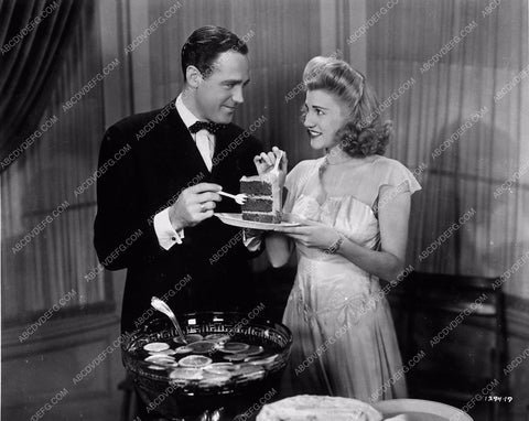 Andrew Sisters eating cake Always A Bridesmaid 2347-23