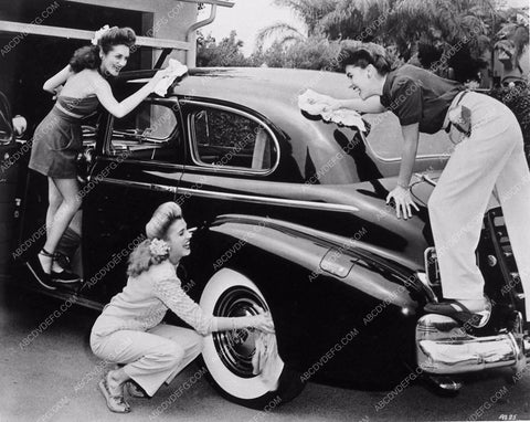 Andrew Sisters washing car 2347-32