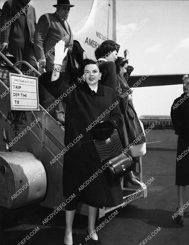 Judy Garland on the tarmac at the airport 2350-22