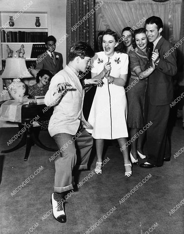 candid Mickey Rooney Judy Garland and friends have a dance party 2351-10