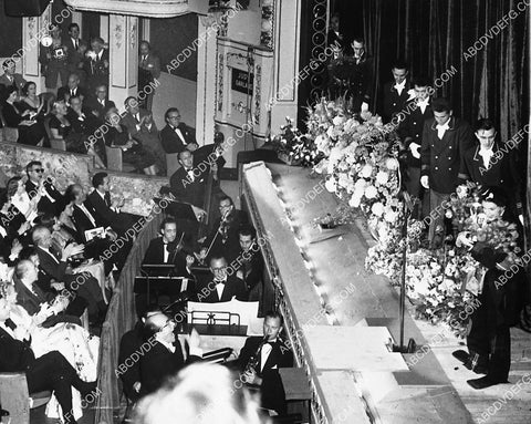 Judy Garland on stage at The Palace Theatre New York City (10-17-51) 2351-36